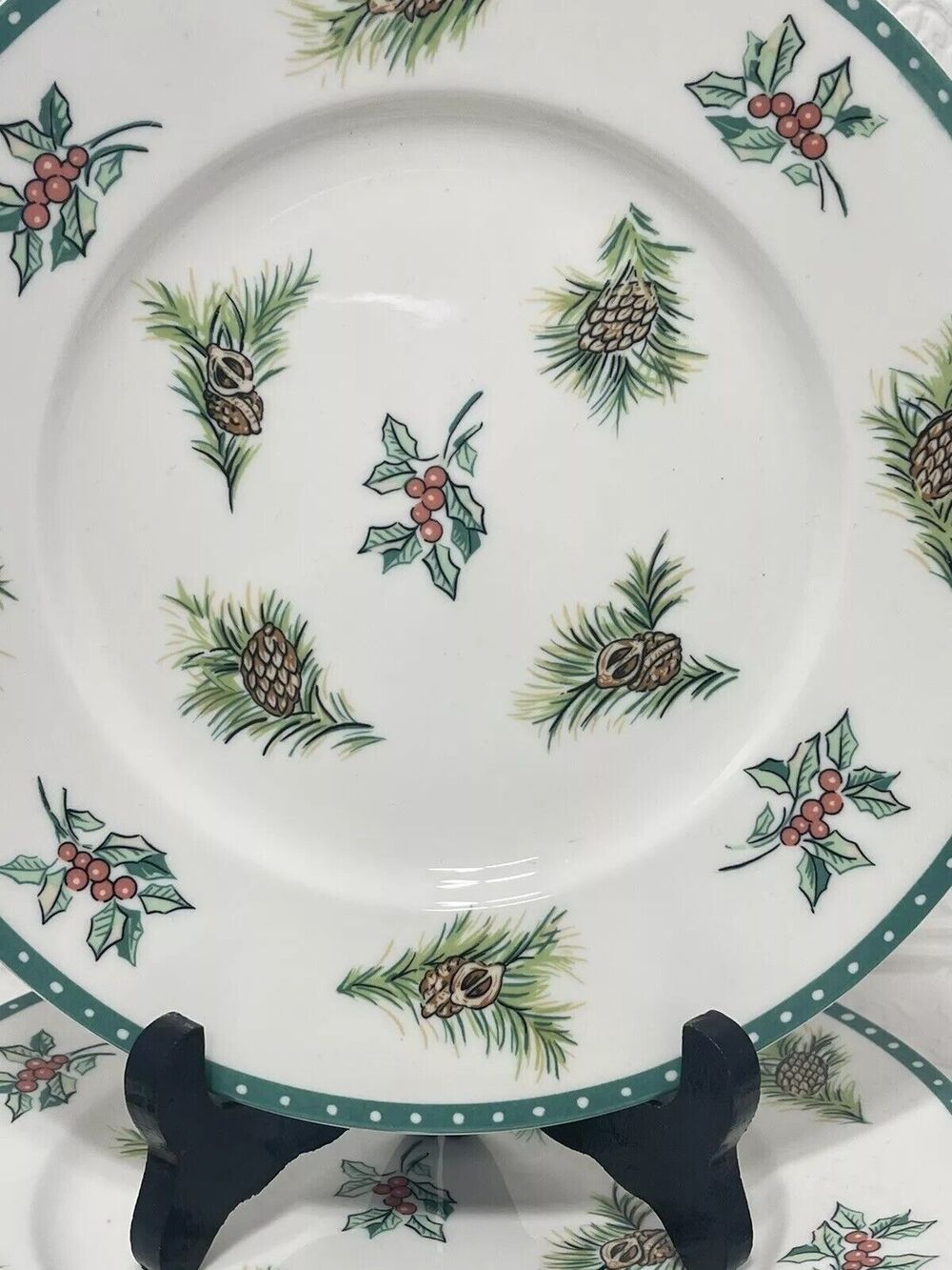 Set Of 4 Mikasa Christmas Wish Plates Ultima+ HK 713 8.5 Inch Holiday Plates